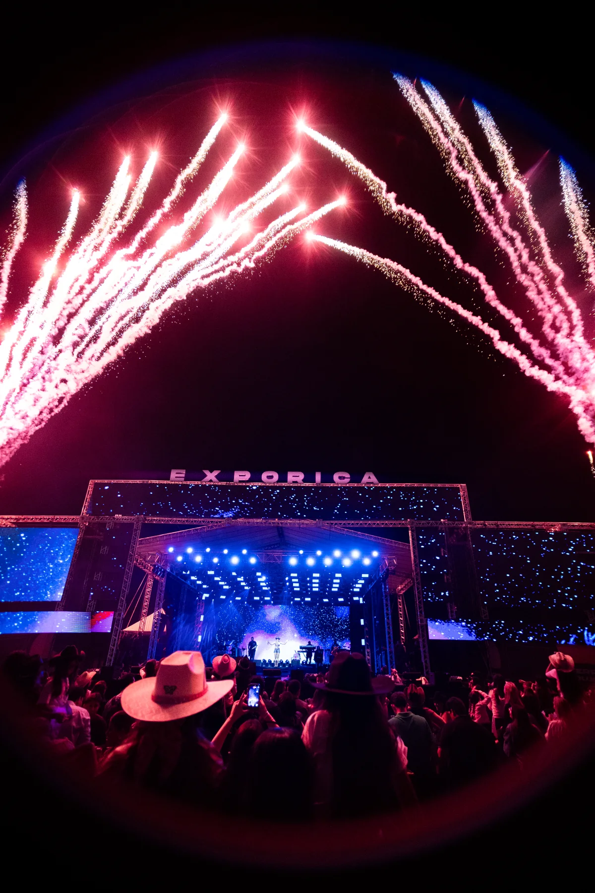 Estrutura do palco principal da ExpoRica 2026 em Costa Rica
