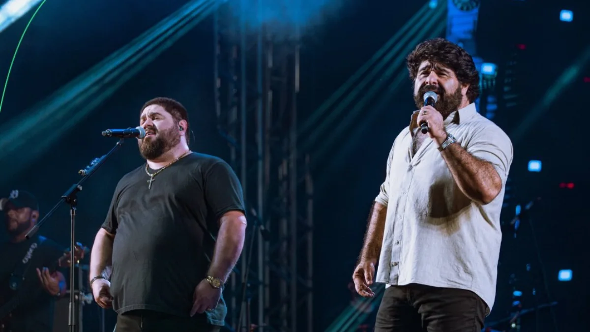 César Menotti & Fabiano no palco da ExpoRibas 2026